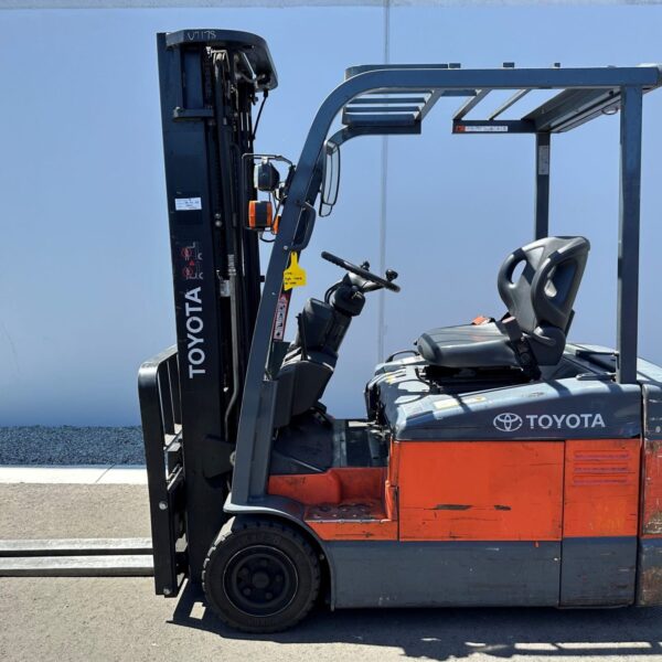 Toyota 1800kg Electric forklift with 3 stage mast and sideshift