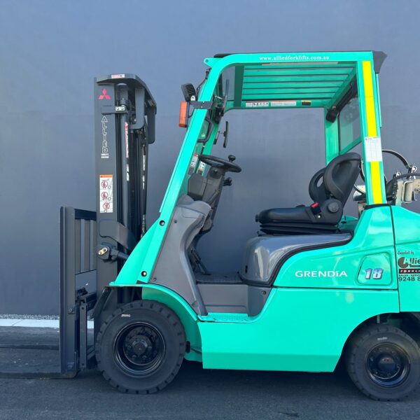 Mitsubishi 1800kg LPG Forklift with 3000mm mast and sideshift