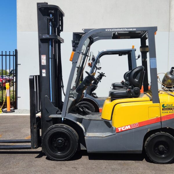 TCM 2500KG LPG with 4350mm mast