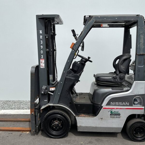 Nissan 1800kg LPG with 4750mm mast