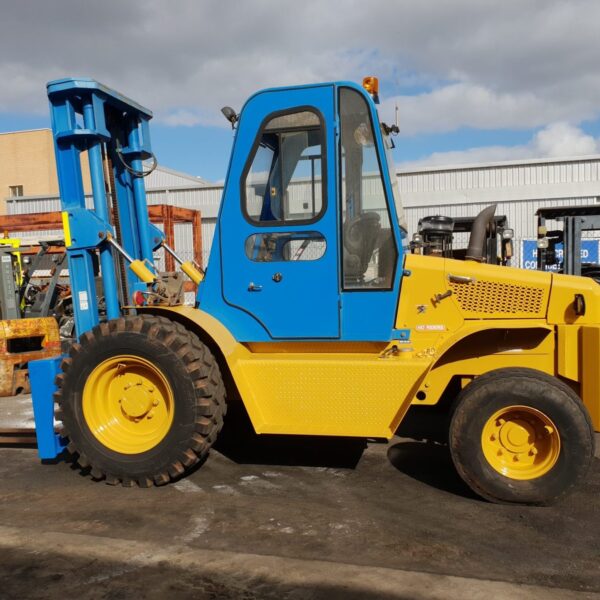 Omega 5500kg 4x4 rough terrain diesel forklift. Made in Canada