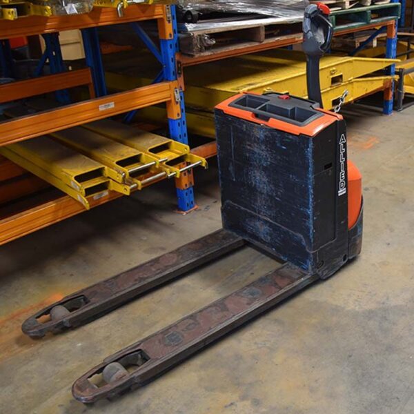 BT LWE140 1400kg battery electric pallet truck