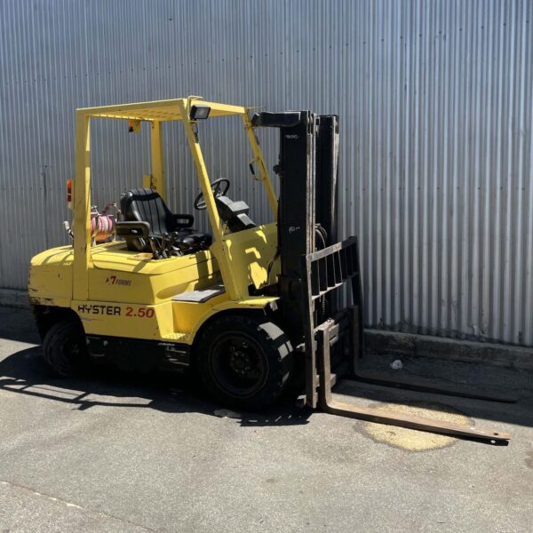 Hyster 2500kg LPG forklift with 3830mm 3 stage mast & sideshift