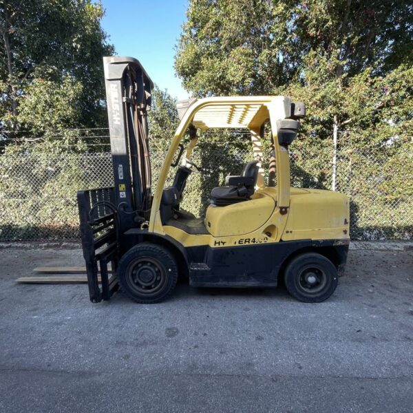 Hyster 4000kg diesel forklift with 4250mm 2 stage mast, sideshift & fork positioner