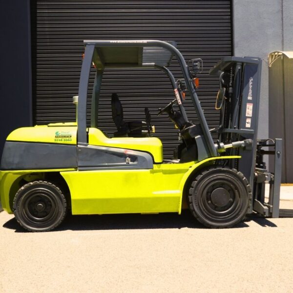Clark 5000kg capacity diesel forklift with 3 stage mast, sideshift, fork positioner, & fire extinguisher