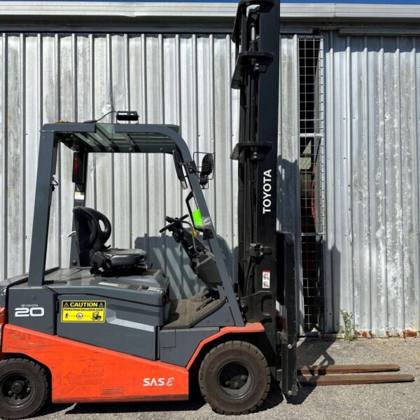 Toyota 2000kg Electric Forklift with 2 stage mast and sideshift