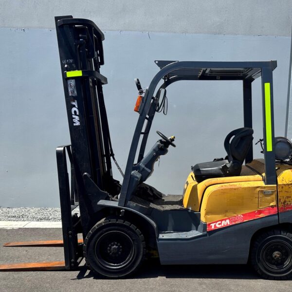 TCM 2500kg LPG with 4000mm mast