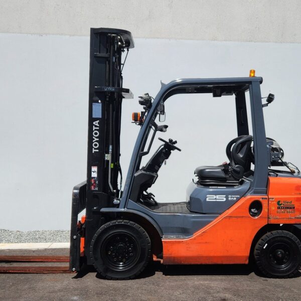 Toyota 2500kg LPG with 6000mm mast