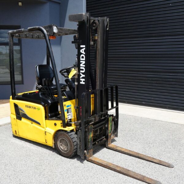 Hyundai 1500Kg 3 Wheel Electric Forklift